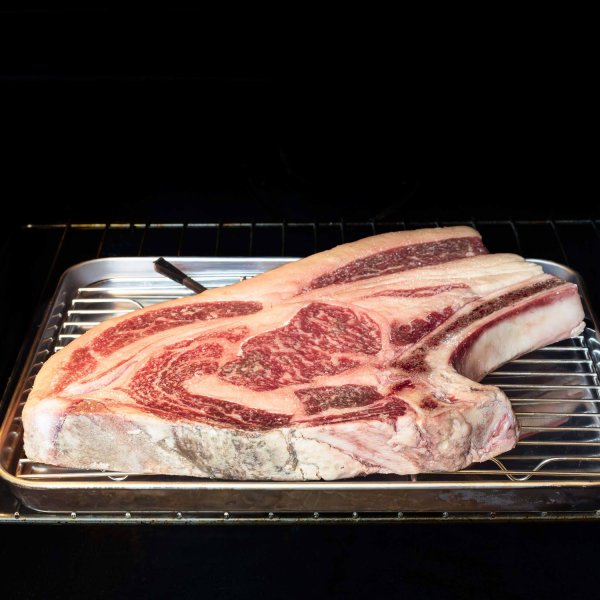 Côte de boeuf Wagyu en début de cuisson